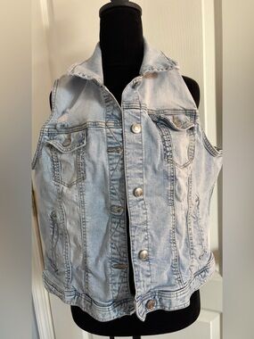 Maurices Light Wash Denim Vest in Pale Blue
